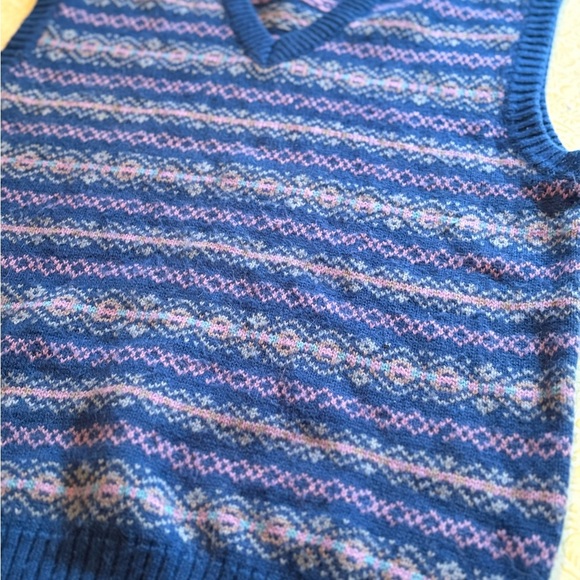 Vintage Men's V-Neck Blue Patterned Sweater Vest - Picture 2 of 7